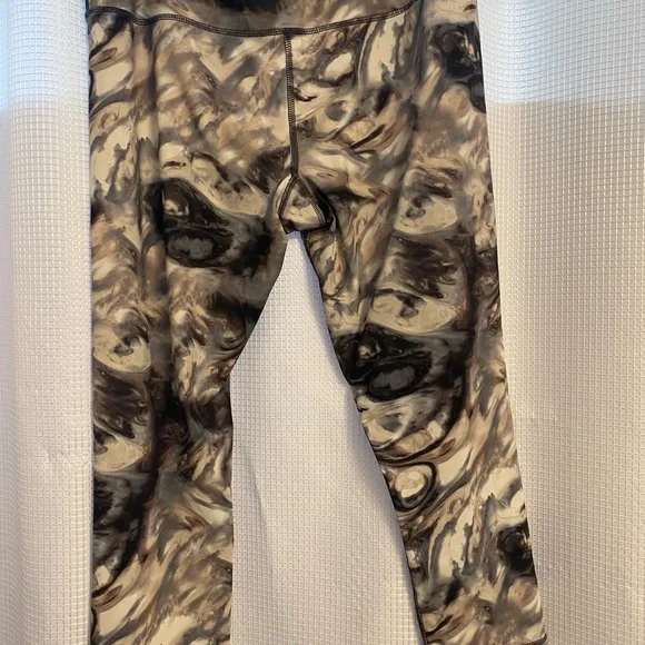 Workout Capris - Picture 4 of 4